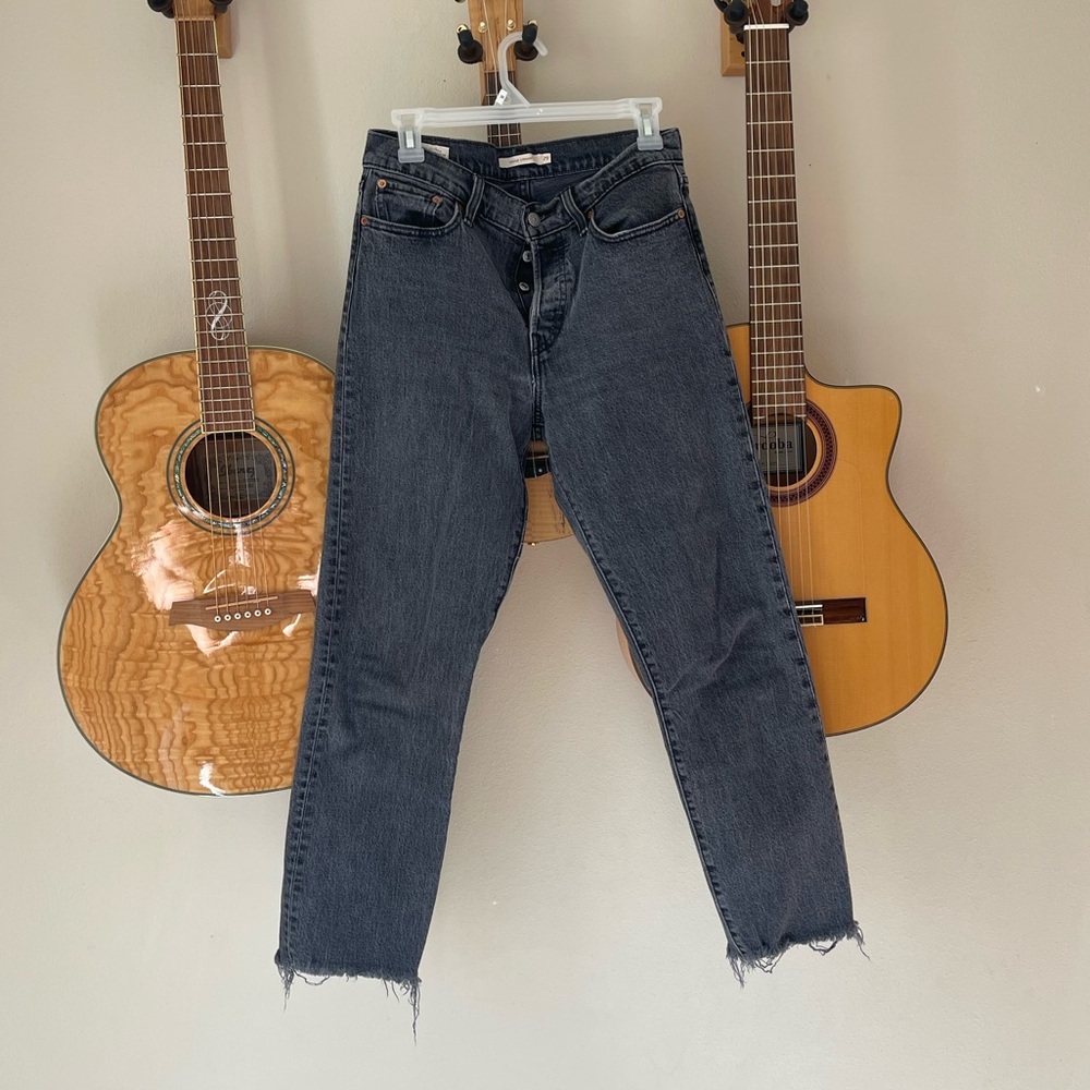 🖤Levi’s Wedgie Straight washed black denim jeans sz 29 🖤